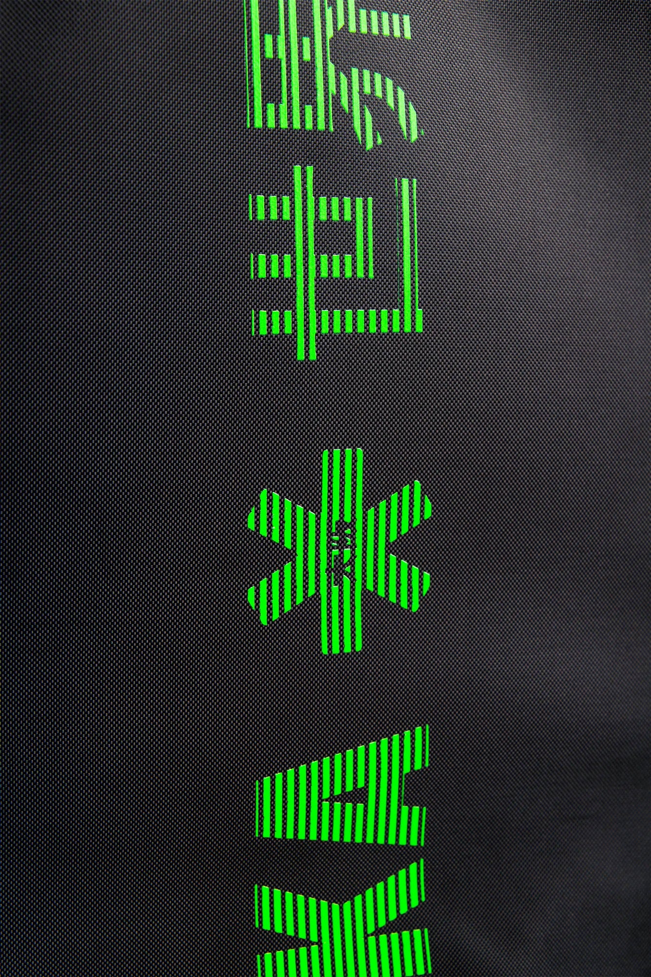 Osaka Padel Racket Sleeve - Iconic Black-Zoom